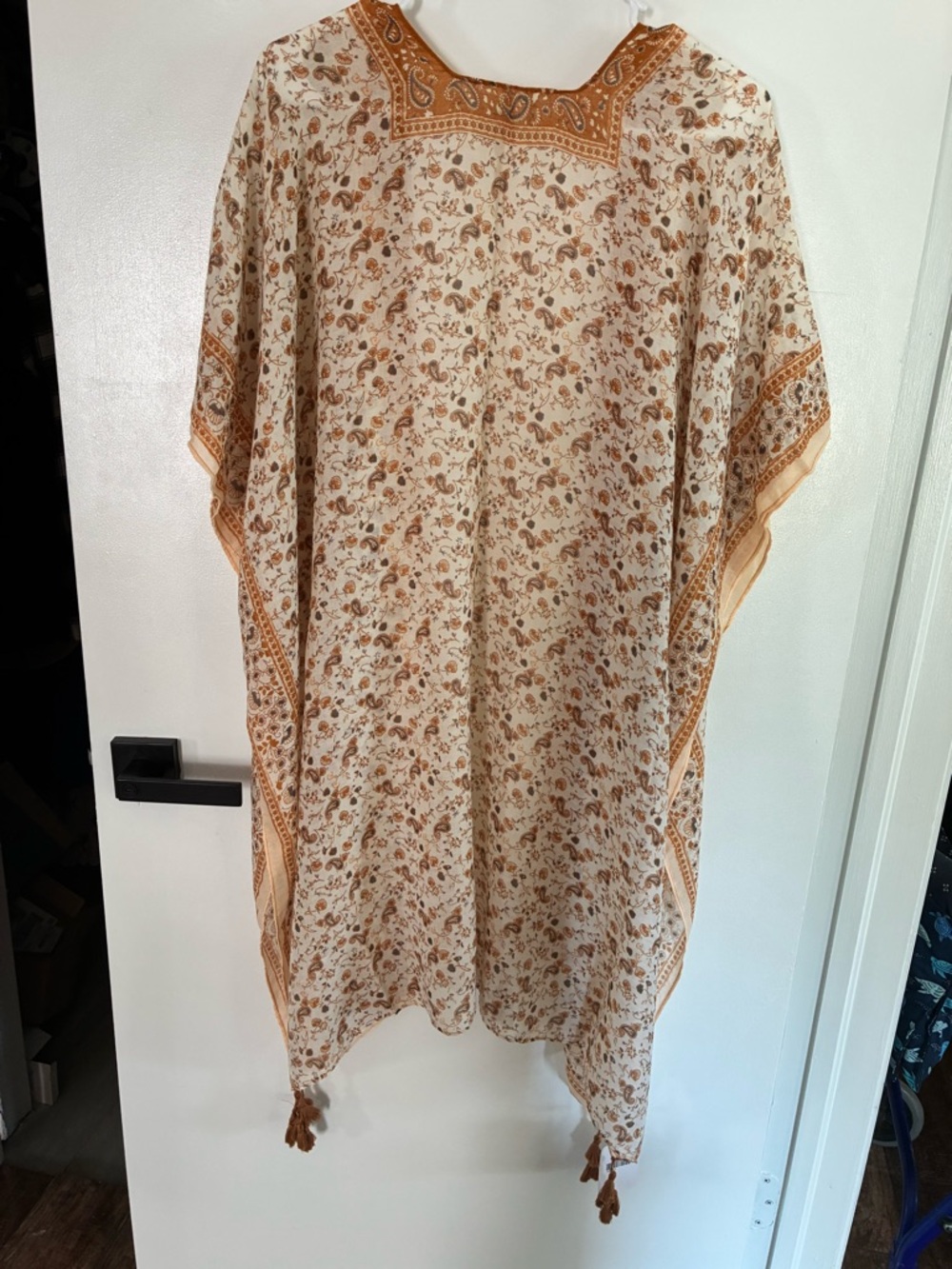 Bon Voyage Lightweight Cream and Rust Paisley Kimono - Picture 6 of 6